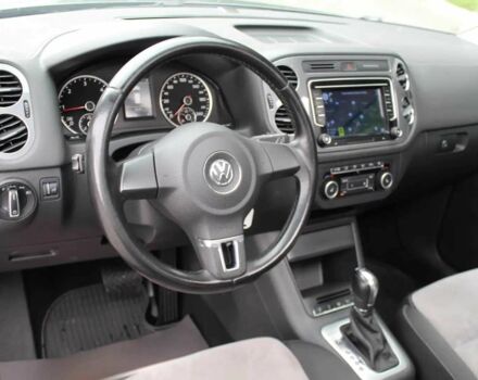 Сірий Фольксваген Тігуан, об'ємом двигуна 2 л та пробігом 83 тис. км за 9100 $, фото 4 на Automoto.ua