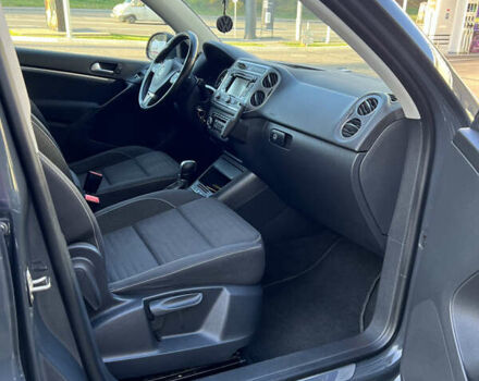 Серый Фольксваген Тигуан, объемом двигателя 2 л и пробегом 299 тыс. км за 13600 $, фото 11 на Automoto.ua