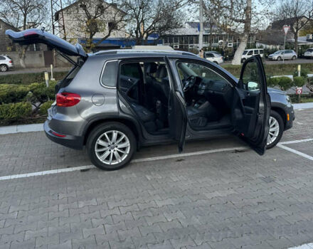 Серый Фольксваген Тигуан, объемом двигателя 1.98 л и пробегом 114 тыс. км за 14800 $, фото 4 на Automoto.ua