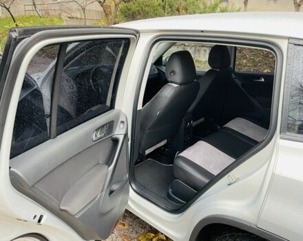 Сірий Фольксваген Тігуан, об'ємом двигуна 2 л та пробігом 217 тис. км за 12000 $, фото 7 на Automoto.ua