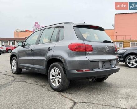 Серый Фольксваген Тигуан, объемом двигателя 2 л и пробегом 196 тыс. км за 8900 $, фото 2 на Automoto.ua
