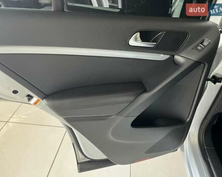 Серый Фольксваген Тигуан, объемом двигателя 2 л и пробегом 214 тыс. км за 15200 $, фото 19 на Automoto.ua