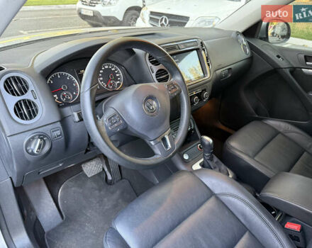 Сірий Фольксваген Тігуан, об'ємом двигуна 2 л та пробігом 74 тис. км за 16500 $, фото 29 на Automoto.ua