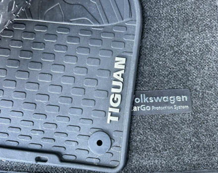 Серый Фольксваген Тигуан, объемом двигателя 1.98 л и пробегом 149 тыс. км за 13000 $, фото 17 на Automoto.ua