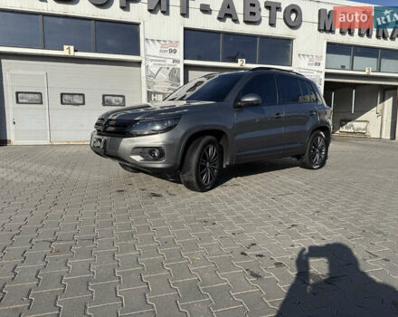 Серый Фольксваген Тигуан, объемом двигателя 2.14 л и пробегом 184 тыс. км за 16599 $, фото 1 на Automoto.ua
