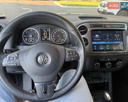 Сірий Фольксваген Тігуан, об'ємом двигуна 2 л та пробігом 74 тис. км за 16500 $, фото 43 на Automoto.ua