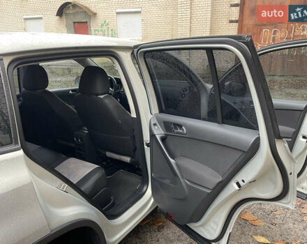 Сірий Фольксваген Тігуан, об'ємом двигуна 1.98 л та пробігом 217 тис. км за 12000 $, фото 10 на Automoto.ua