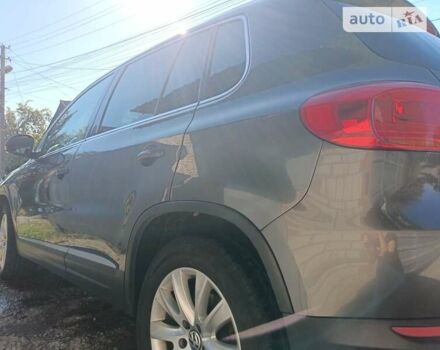 Серый Фольксваген Тигуан, объемом двигателя 1.97 л и пробегом 145 тыс. км за 17500 $, фото 4 на Automoto.ua