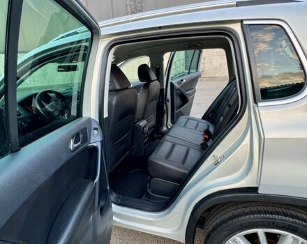 Сірий Фольксваген Тігуан, об'ємом двигуна 2 л та пробігом 250 тис. км за 10500 $, фото 17 на Automoto.ua