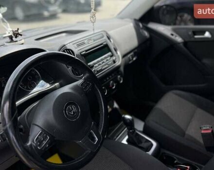 Серый Фольксваген Тигуан, объемом двигателя 1.98 л и пробегом 255 тыс. км за 13000 $, фото 4 на Automoto.ua