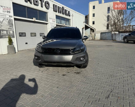 Серый Фольксваген Тигуан, объемом двигателя 2.14 л и пробегом 184 тыс. км за 16599 $, фото 3 на Automoto.ua