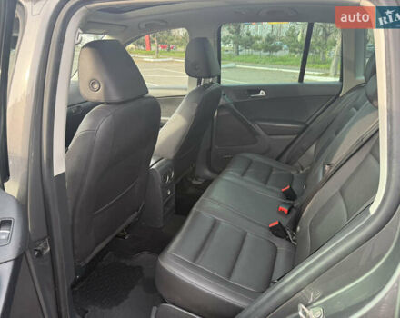 Сірий Фольксваген Тігуан, об'ємом двигуна 1.98 л та пробігом 180 тис. км за 11500 $, фото 23 на Automoto.ua