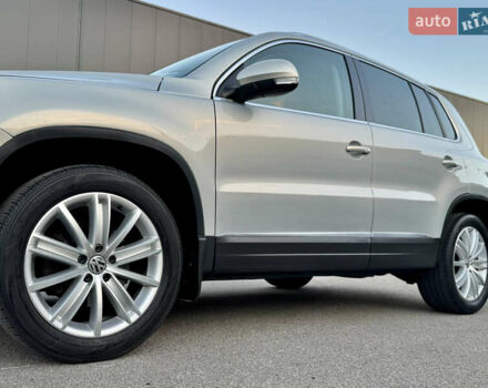 Серый Фольксваген Тигуан, объемом двигателя 1.98 л и пробегом 250 тыс. км за 9900 $, фото 11 на Automoto.ua