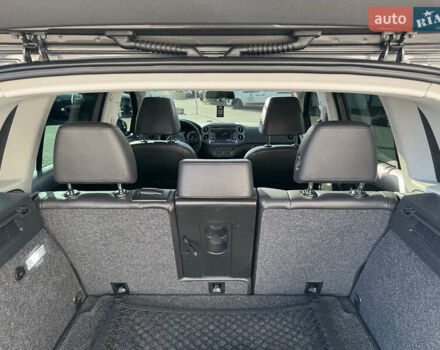 Серый Фольксваген Тигуан, объемом двигателя 2.14 л и пробегом 184 тыс. км за 16599 $, фото 12 на Automoto.ua