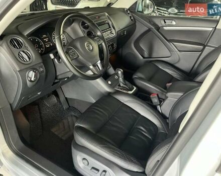 Серый Фольксваген Тигуан, объемом двигателя 2 л и пробегом 214 тыс. км за 15200 $, фото 15 на Automoto.ua