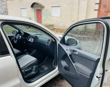 Сірий Фольксваген Тігуан, об'ємом двигуна 2 л та пробігом 217 тис. км за 12000 $, фото 11 на Automoto.ua