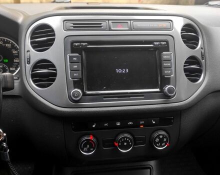 Сірий Фольксваген Тігуан, об'ємом двигуна 2 л та пробігом 148 тис. км за 14200 $, фото 7 на Automoto.ua