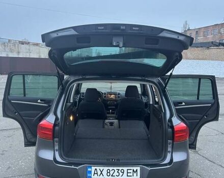 Серый Фольксваген Тигуан, объемом двигателя 1.97 л и пробегом 144 тыс. км за 16000 $, фото 28 на Automoto.ua