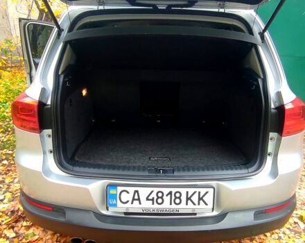 Сірий Фольксваген Тігуан, об'ємом двигуна 2 л та пробігом 148 тис. км за 14200 $, фото 3 на Automoto.ua