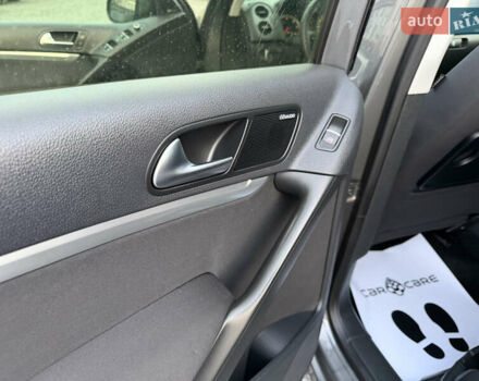 Сірий Фольксваген Тігуан, об'ємом двигуна 1.97 л та пробігом 145 тис. км за 12999 $, фото 12 на Automoto.ua