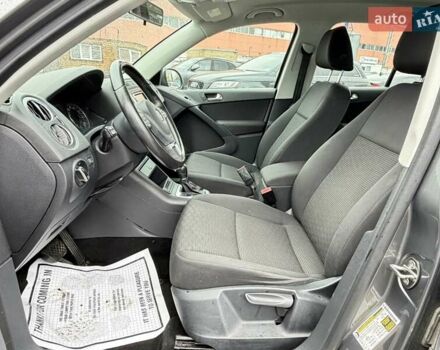 Серый Фольксваген Тигуан, объемом двигателя 2 л и пробегом 196 тыс. км за 8900 $, фото 6 на Automoto.ua