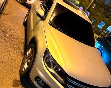 Сірий Фольксваген Тігуан, об'ємом двигуна 2 л та пробігом 216 тис. км за 11500 $, фото 1 на Automoto.ua