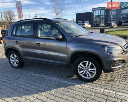 Серый Фольксваген Тигуан, объемом двигателя 2 л и пробегом 190 тыс. км за 9900 $, фото 4 на Automoto.ua
