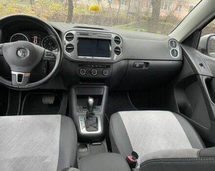 Сірий Фольксваген Тігуан, об'ємом двигуна 2 л та пробігом 217 тис. км за 12000 $, фото 17 на Automoto.ua