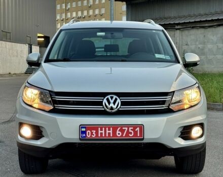 Сірий Фольксваген Тігуан, об'ємом двигуна 2 л та пробігом 250 тис. км за 10500 $, фото 4 на Automoto.ua