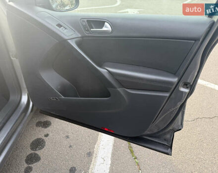 Сірий Фольксваген Тігуан, об'ємом двигуна 1.98 л та пробігом 180 тис. км за 11500 $, фото 27 на Automoto.ua