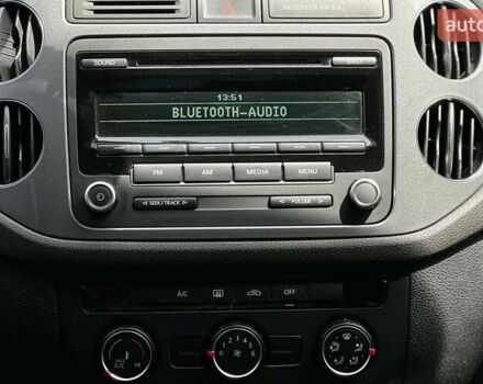 Серый Фольксваген Тигуан, объемом двигателя 1.98 л и пробегом 255 тыс. км за 13000 $, фото 12 на Automoto.ua