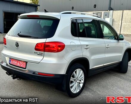 Серый Фольксваген Тигуан, объемом двигателя 2 л и пробегом 250 тыс. км за 10500 $, фото 2 на Automoto.ua