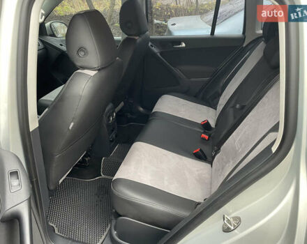 Сірий Фольксваген Тігуан, об'ємом двигуна 1.98 л та пробігом 217 тис. км за 12000 $, фото 19 на Automoto.ua