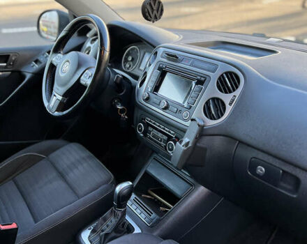 Серый Фольксваген Тигуан, объемом двигателя 2 л и пробегом 299 тыс. км за 13600 $, фото 13 на Automoto.ua