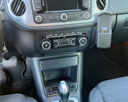 Серый Фольксваген Тигуан, объемом двигателя 2 л и пробегом 299 тыс. км за 13600 $, фото 17 на Automoto.ua