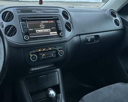 Серый Фольксваген Тигуан, объемом двигателя 1.97 л и пробегом 144 тыс. км за 16000 $, фото 22 на Automoto.ua