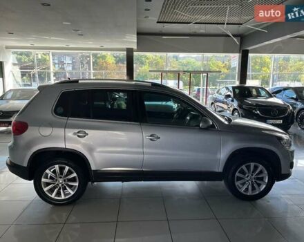 Серый Фольксваген Тигуан, объемом двигателя 2 л и пробегом 214 тыс. км за 15200 $, фото 4 на Automoto.ua