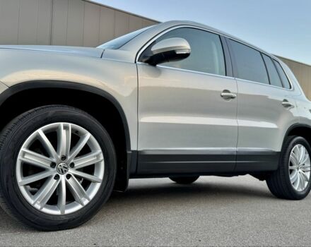 Сірий Фольксваген Тігуан, об'ємом двигуна 2 л та пробігом 250 тис. км за 10500 $, фото 8 на Automoto.ua