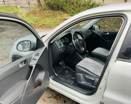 Сірий Фольксваген Тігуан, об'ємом двигуна 2 л та пробігом 217 тис. км за 12000 $, фото 8 на Automoto.ua