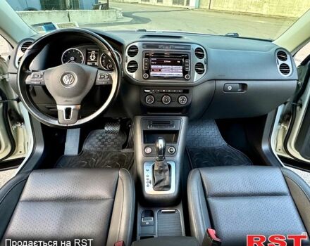 Серый Фольксваген Тигуан, объемом двигателя 2 л и пробегом 250 тыс. км за 10500 $, фото 9 на Automoto.ua