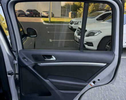 Сірий Фольксваген Тігуан, об'ємом двигуна 2 л та пробігом 74 тис. км за 16500 $, фото 38 на Automoto.ua