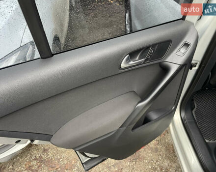 Сірий Фольксваген Тігуан, об'ємом двигуна 1.98 л та пробігом 217 тис. км за 12000 $, фото 17 на Automoto.ua