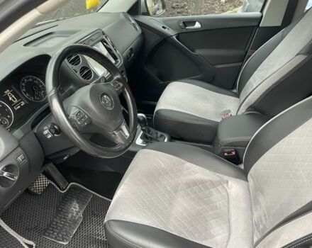 Сірий Фольксваген Тігуан, об'ємом двигуна 2 л та пробігом 217 тис. км за 12000 $, фото 22 на Automoto.ua