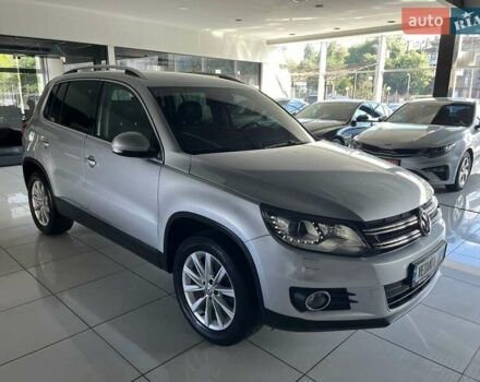 Серый Фольксваген Тигуан, объемом двигателя 2 л и пробегом 214 тыс. км за 15200 $, фото 2 на Automoto.ua