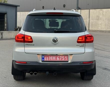 Сірий Фольксваген Тігуан, об'ємом двигуна 2 л та пробігом 250 тис. км за 10500 $, фото 7 на Automoto.ua