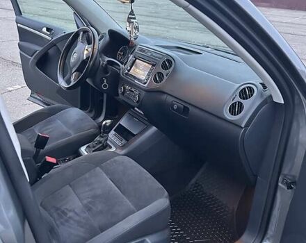 Серый Фольксваген Тигуан, объемом двигателя 1.97 л и пробегом 144 тыс. км за 16000 $, фото 13 на Automoto.ua