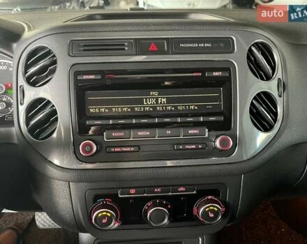 Серый Фольксваген Тигуан, объемом двигателя 2 л и пробегом 214 тыс. км за 15200 $, фото 13 на Automoto.ua