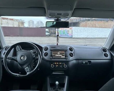 Серый Фольксваген Тигуан, объемом двигателя 1.97 л и пробегом 144 тыс. км за 16000 $, фото 17 на Automoto.ua