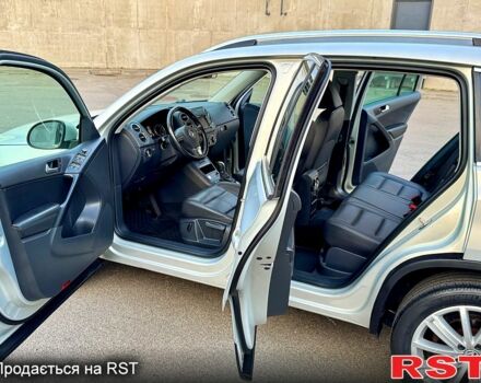 Серый Фольксваген Тигуан, объемом двигателя 2 л и пробегом 250 тыс. км за 10500 $, фото 10 на Automoto.ua