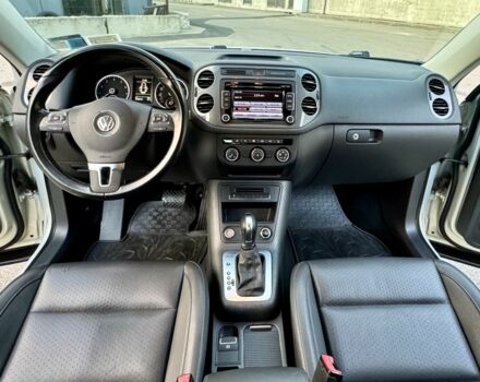 Сірий Фольксваген Тігуан, об'ємом двигуна 2 л та пробігом 250 тис. км за 10500 $, фото 13 на Automoto.ua